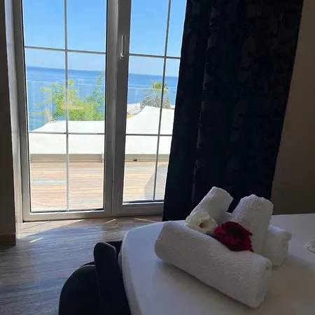 Grand Boutique Dhërmi