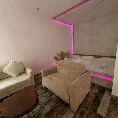 Grand Boutique מלון