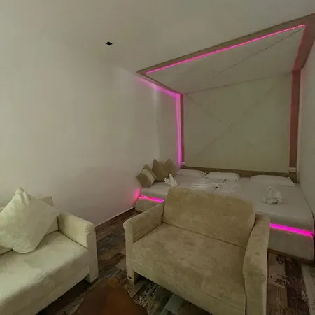 Grand Boutique מלון *